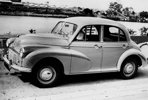 StateLibQld_1_119408_1953_Morris_Minor_Series_2_four_door_sedan